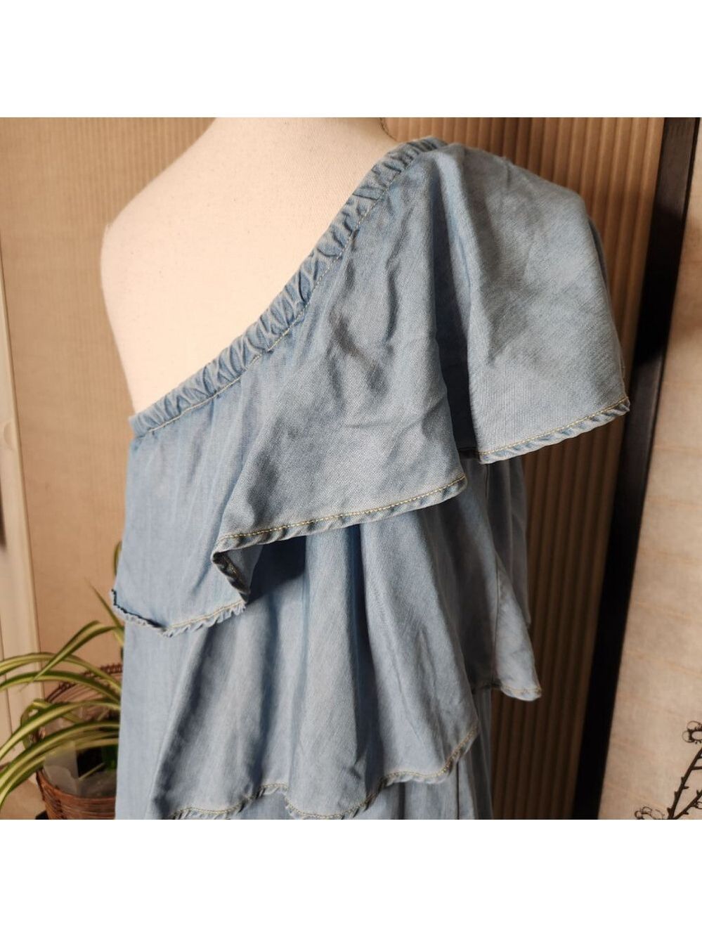 Women's Chelsea28 Blue Off Shoulder Ruffle Dress Size XS denim chambray layered - Picture 5 of 15